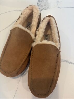 UGG Men's Chestnut/Bisque Suede Shearling Slip-On Loafers